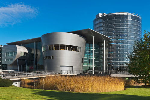 能容納整個(gè)迪士尼樂(lè)園,可以看到飛機(jī)制造,這些超美工廠,你愿意來(lái)參觀嗎